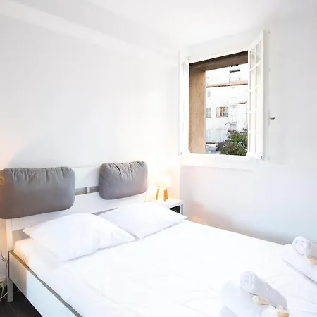 Apartment Chez Dominique - 1 Chbre 2-4pers Centre Migrainier Ancien With Ac